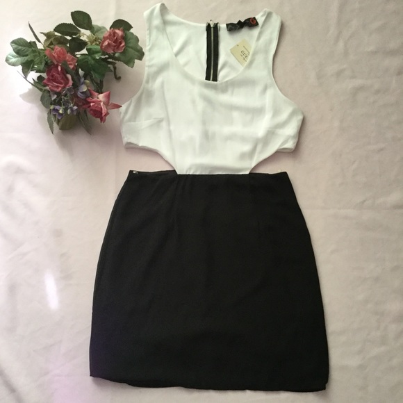 G by Guess Dresses & Skirts - ✨HP🌟 Flirty Black/White Dress🕶🖤